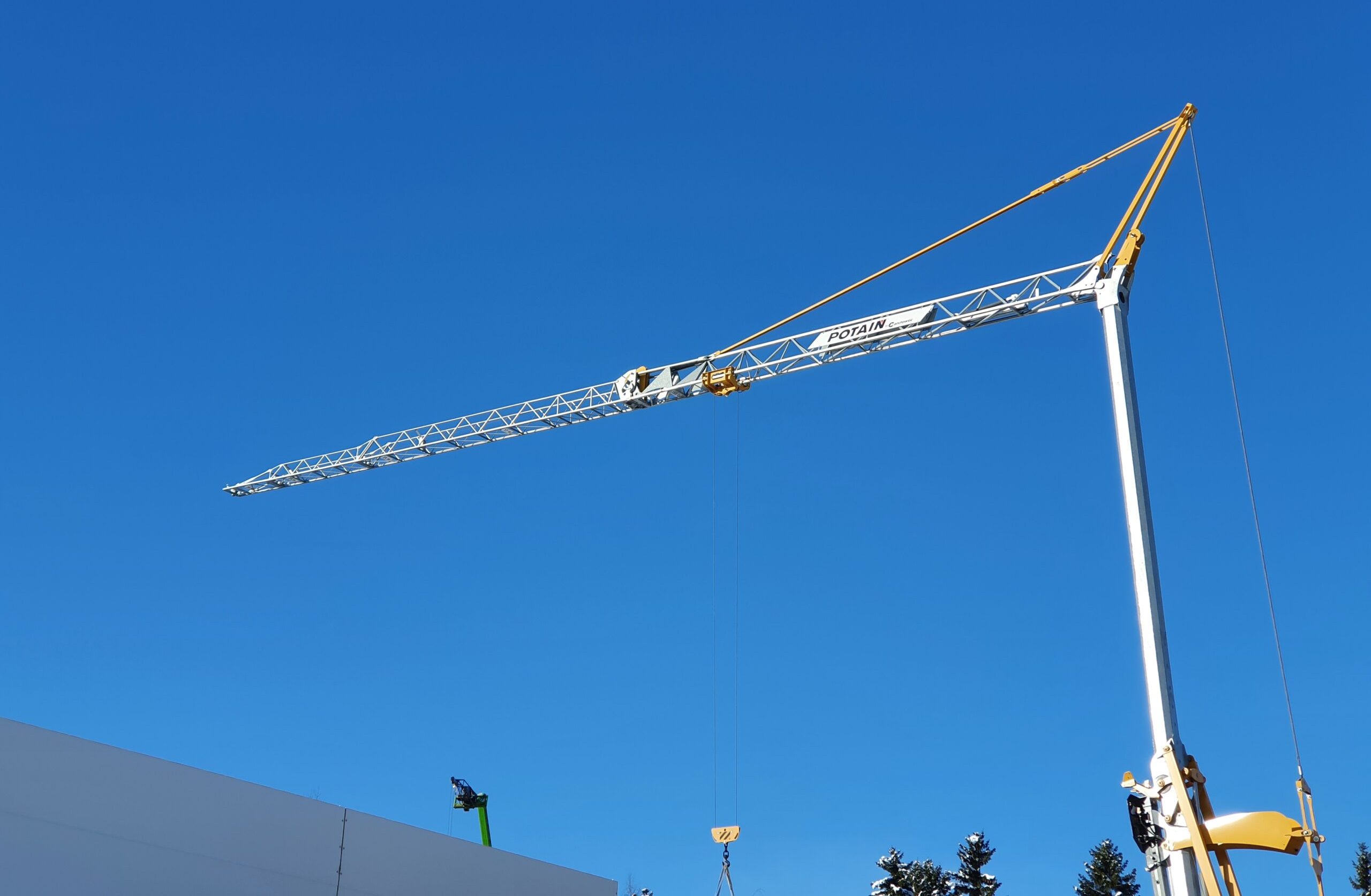 Potain IGO MA21 at a building site