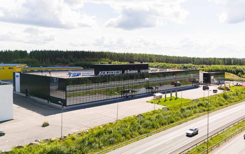 Autokeskuksentie 16